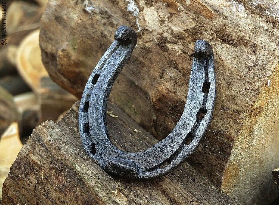 amulet សម្រាប់សំណាងល្អ - horseshoe
